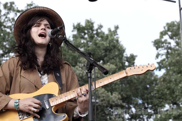 SOKO - 2011-09-11 - PARIS - Parc de Bagatelle - 